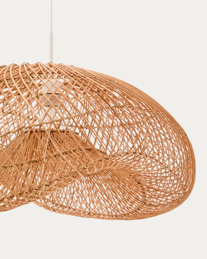 KAVE HOME Isora loftlampeskrm i rattan med naturlig finish 81 x 56 cm