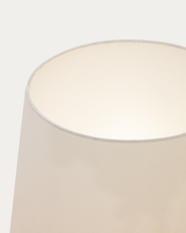 KAVE HOME Marga gulvlampe i massivt tr med naturlig finish