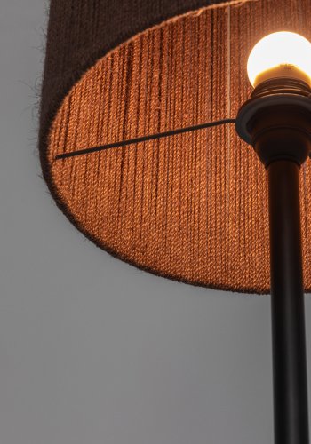KAVE HOME Kor bordgulvlampe lavet af jute og akacietr i mrk finish