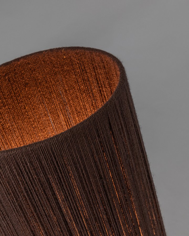 KAVE HOME Kor bordgulvlampe lavet af jute og akacietr i mrk finish