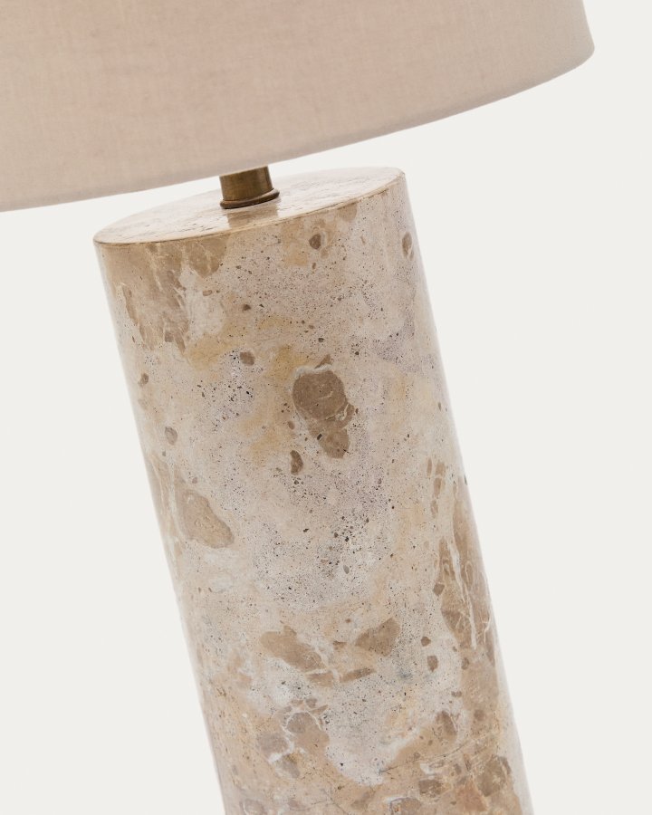 KAVE HOME Raze bordlampe i beige marmor med en beige skrm i hr