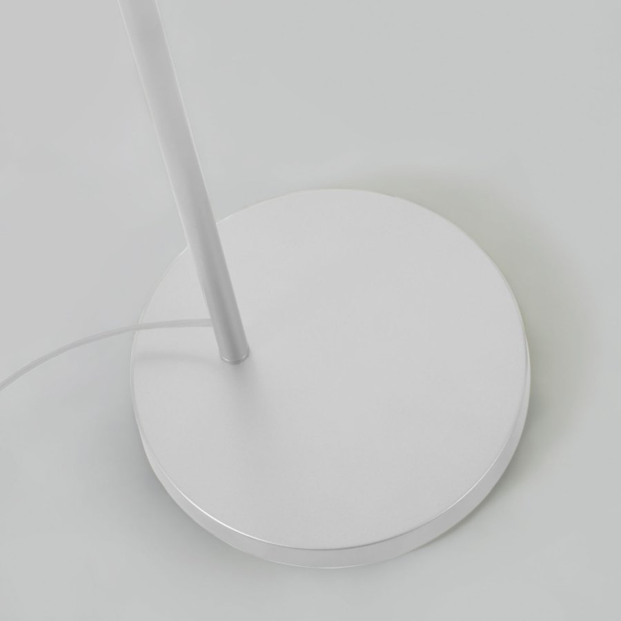 KAVE HOME Damila gulvlampe - natur rattan og hvid metal