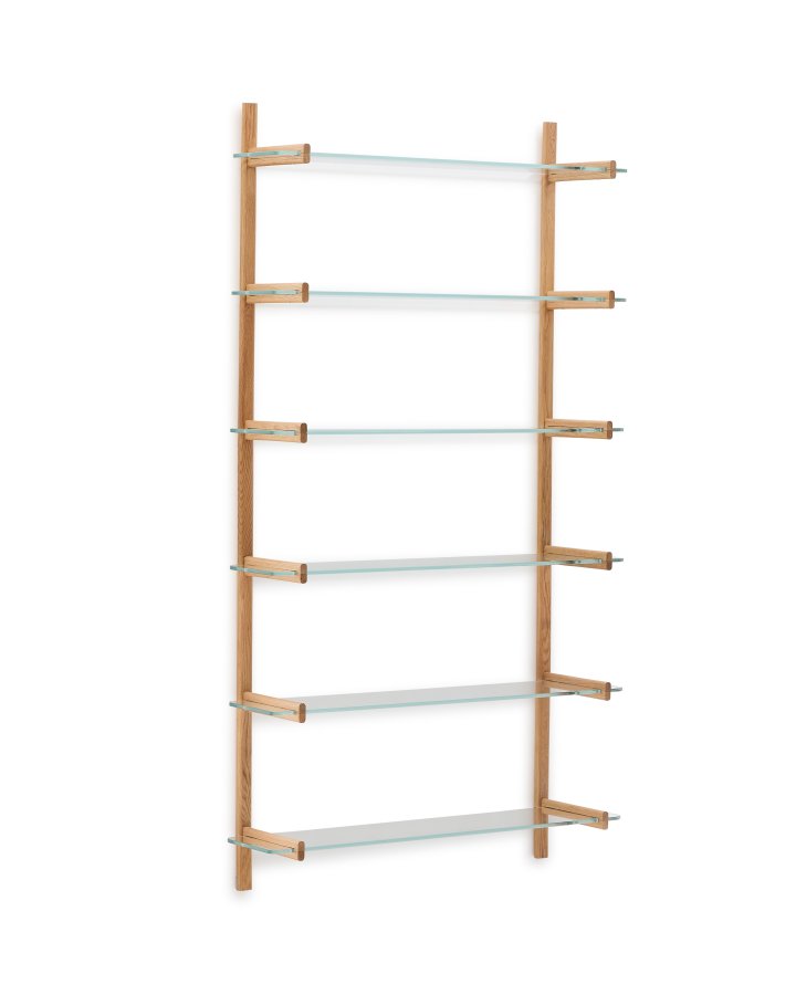 KAVE HOME Sitra modulhylde, 6 glashylder og FSC Mix Credit massivt egetr, 110 cm