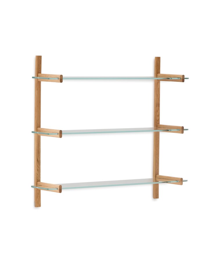 KAVE HOME Sitra modulhylde, 3 glashylder og FSC Mix Credit massivt egetr, 110 cm