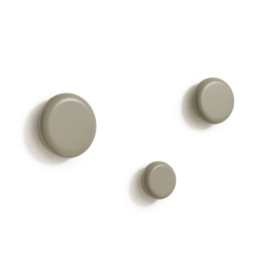 KAVE HOME Nadue st med 3 vgkroge i massiv bgetr med gr finish