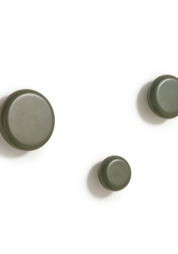 KAVE HOME Nadue st med 3 vgkroge i massiv bgetr med grn finish