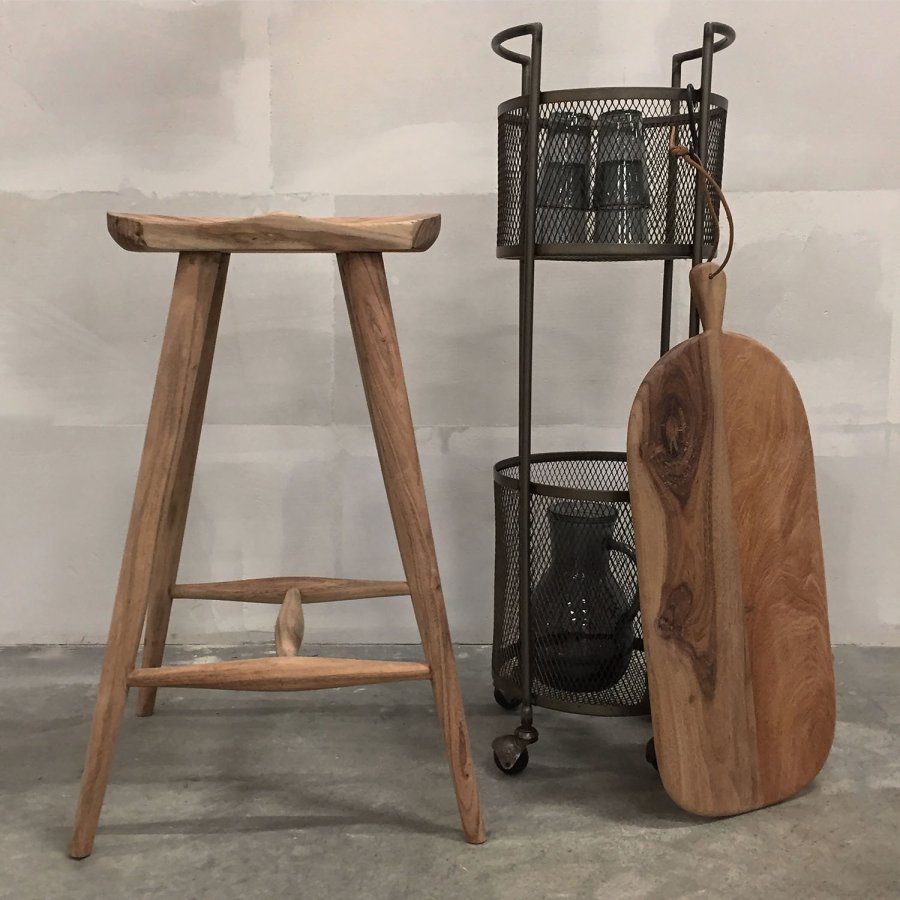 TRADEMARK LIVING aflangt skrebrt, m. lderstrop - tr m. patina (69x30)