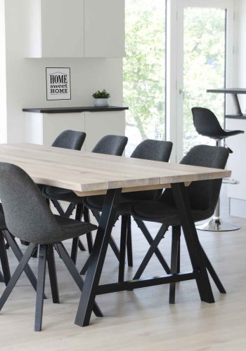 HOUSE NORDIC Bergen spisebordsstol - hvidt kunstlder og plastik m. ben af gummitr