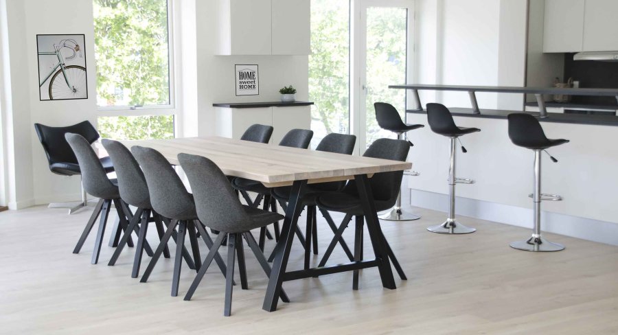 HOUSE NORDIC Bergen spisebordsstol - hvidt kunstlder og plastik m. ben af gummitr