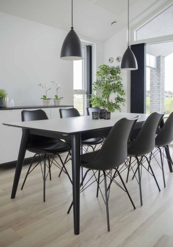 HOUSE NORDIC Oslo spisebordsstol - sort kunstlder og plastik m. sorte stlben