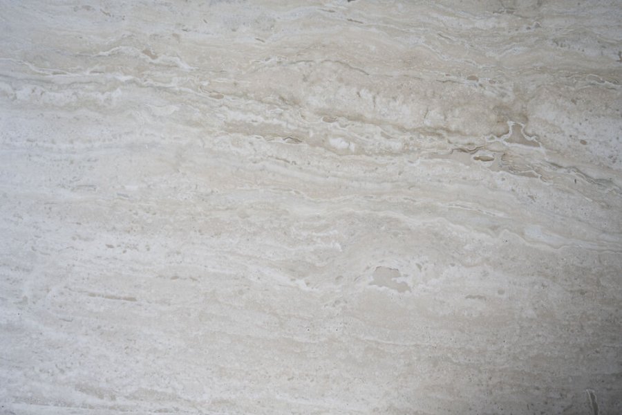 ROWICO Orwel sofabord, m. hylde - beige travertin og hvidvasket eg (140x60)