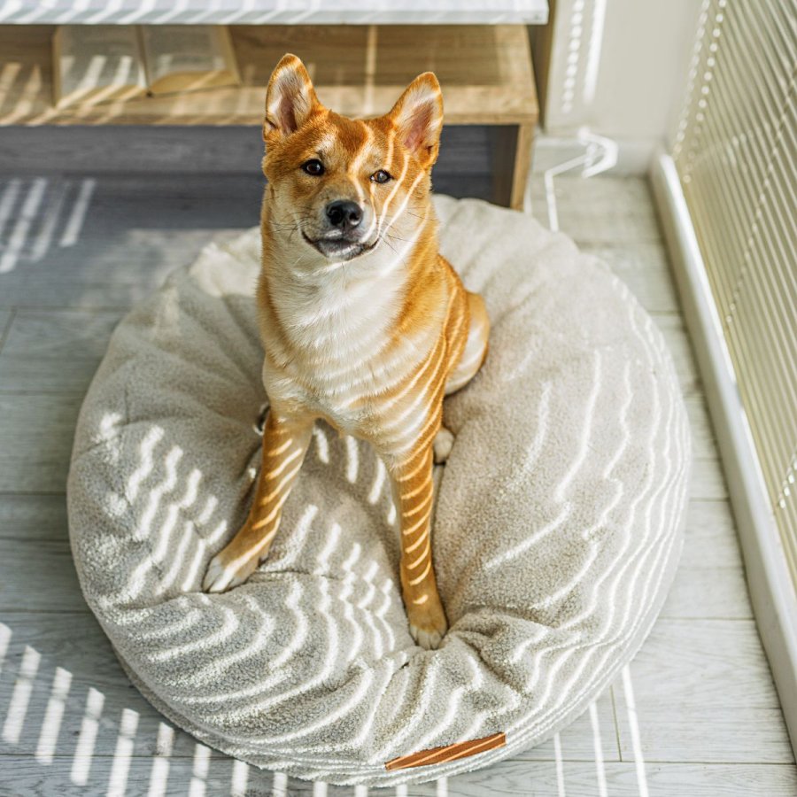 ANIMOOD Coco puf til kledyr, rund - lys beige genbrugt Bouclé stof (67)