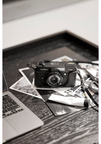 ROWICO Halifax skrivebord, m. 2 skuffer - sort egefinér, eg og metal (120x61)