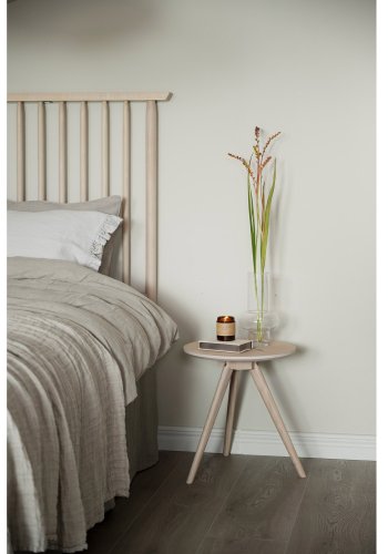 ROWICO Riggins sengegavl - hvidpigmenteret eg og metal (B:194)