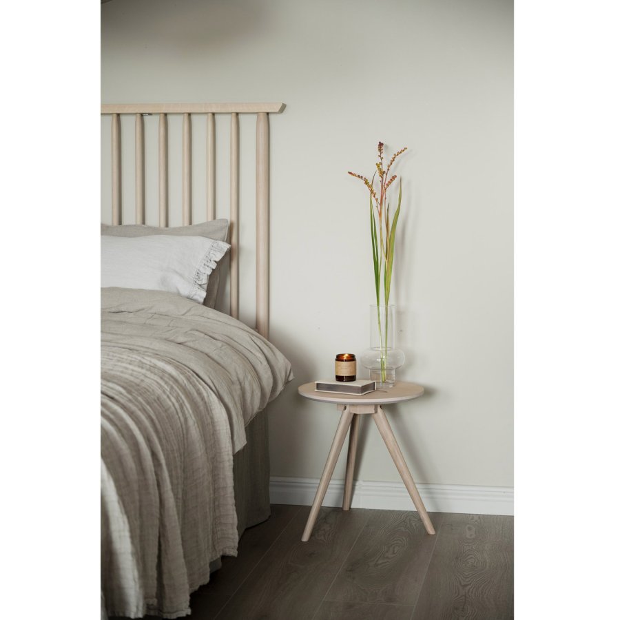 ROWICO Riggins sengegavl - hvidpigmenteret eg og metal (B:194)