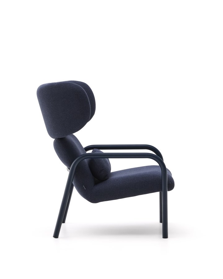 KAVE HOME Inari lnestol i beige med beigelakeret stlfinish FSC Mix Credit