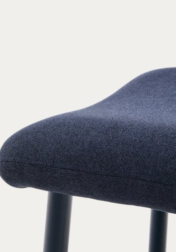 KAVE HOME Inari fodsttte i bl og stl med en bl malet finish 60 x 50 cm FSC Mix Credit