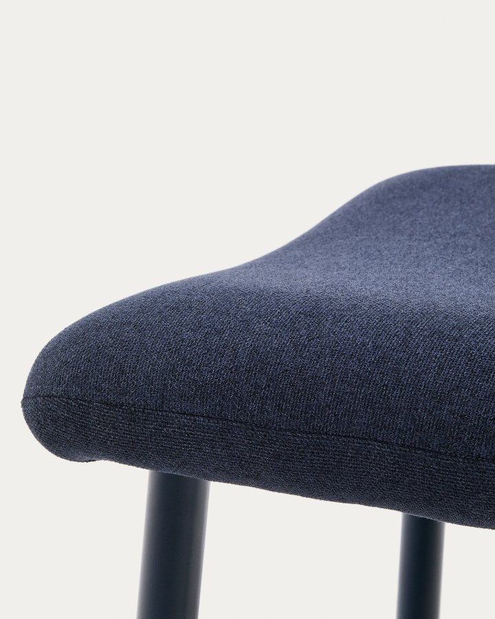 KAVE HOME Inari fodsttte i bl og stl med en bl malet finish 60 x 50 cm FSC Mix Credit