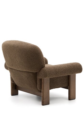 KAVE HOME Nema lnestol i taupe bouclé med ben af massivt asketr i valndfinish FSC 100%