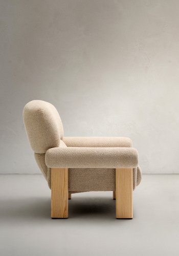 KAVE HOME Nema lnestol i beige chenille med ben af massivt asketr i naturlig finish FSC 100%