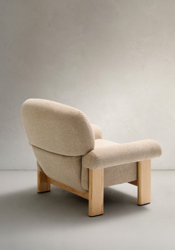 KAVE HOME Nema lnestol i beige chenille med ben af massivt asketr i naturlig finish FSC 100%