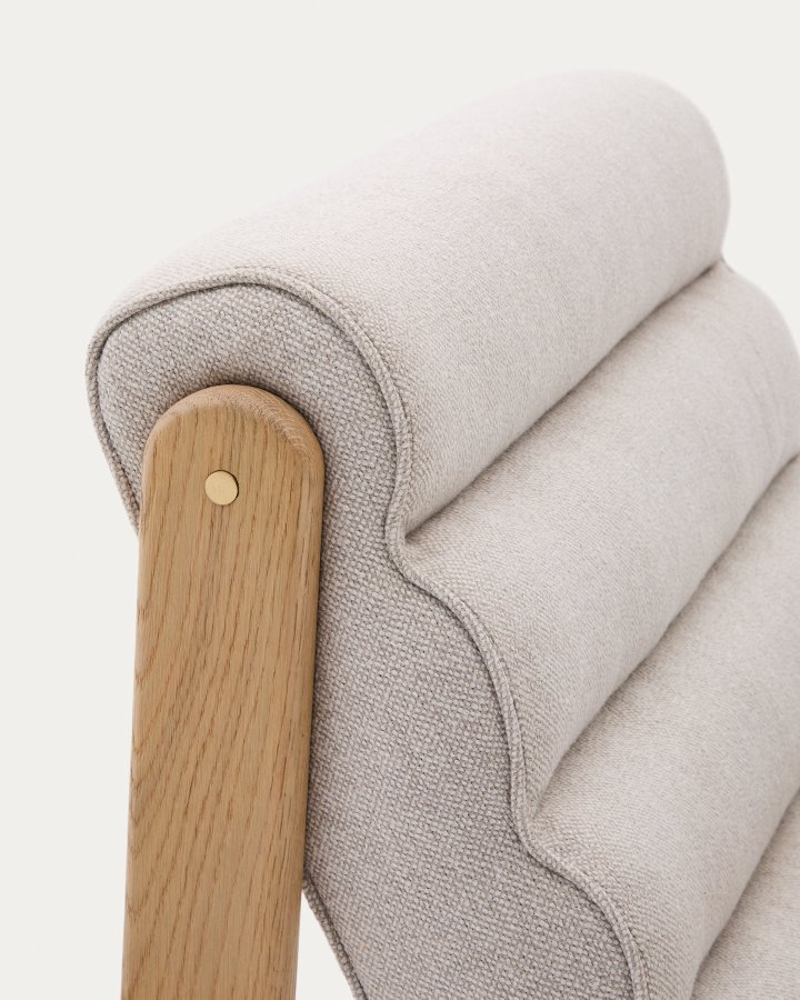 KAVE HOME Magira beige lnestol i massivt egetr med naturlig finish