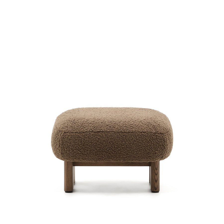 KAVE HOME Nema taupe bouclé fodskammel med ben af massivt asketr valnddefinish 65x55,4cm FSC 100%