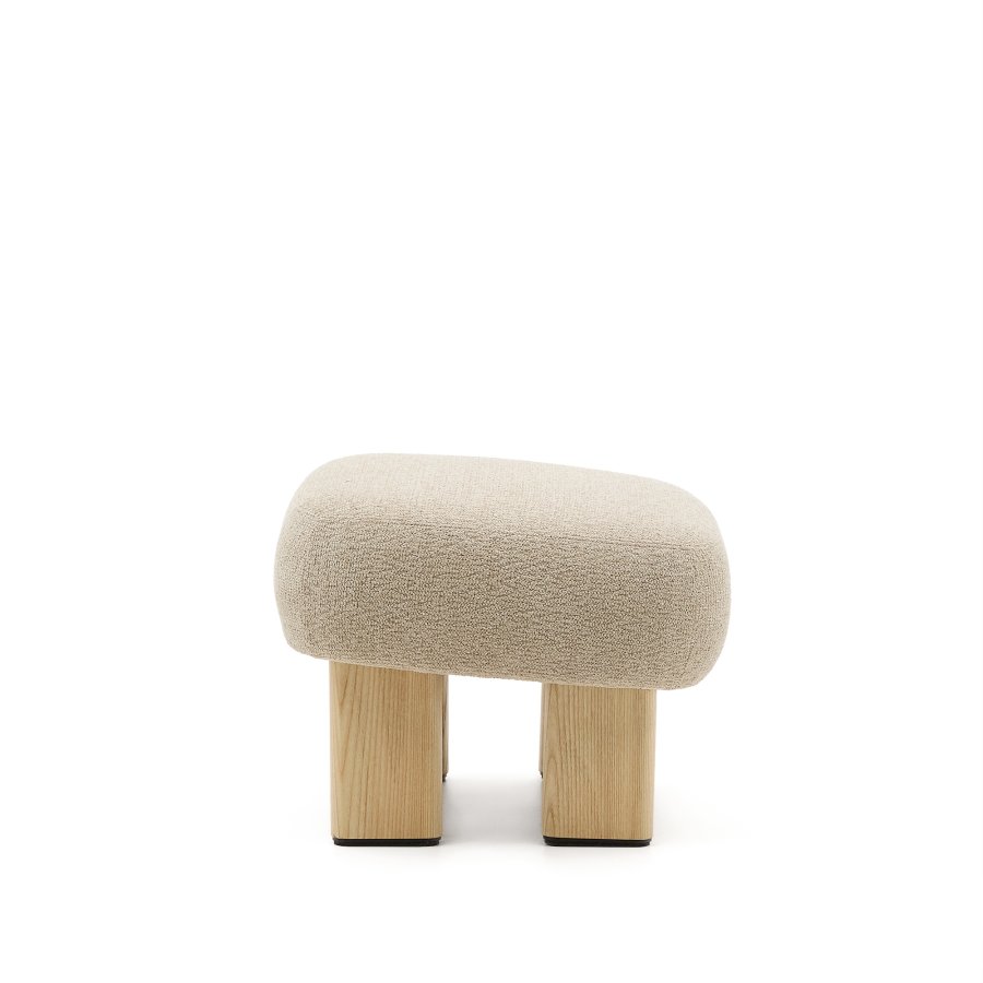 KAVE HOME Nema beige chenille fodskammel med ben af massivt asketr naturlig finish 65x55,4 cm FSC 100%