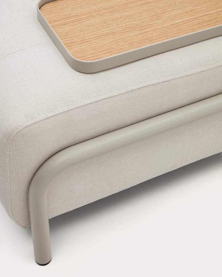 KAVE HOME Small Compo-bakke i egefiner med naturlig finish og beige metalstruktur