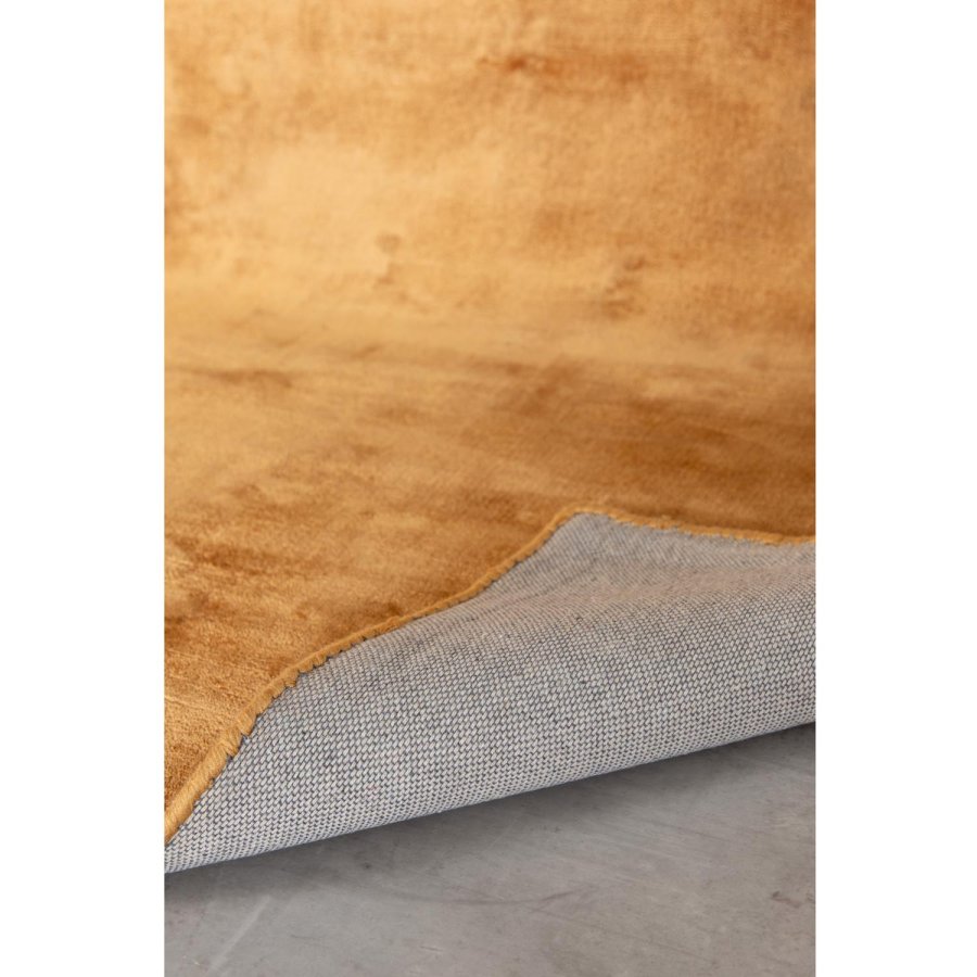 VENTURE DESIGN Indra gulvtppe - sennepsgul viskose og bomuld (170x240)