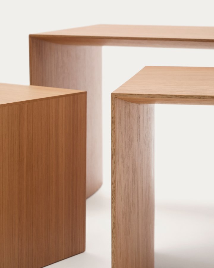  KAVE HOME Litto st med 3 indskudsborde i egetrsfiner med en naturlig farvefinish 60 x 40 / 51 x 36 /