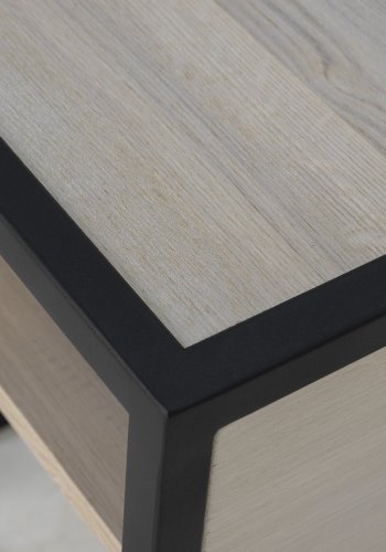 SPINDER DESIGN Diva One-Nightstand sengebord, m. 1 hylde - olieret egetr og sort stl (40x40)