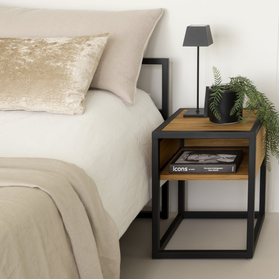 SPINDER DESIGN Diva One-Nightstand sengebord, m. 1 hylde - natur egetr og sort stl (40x40)