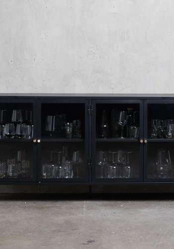 UNIQUE FURNITURE Carmel sknk, m. 4 lger og 1 hylde - glas og sort metal