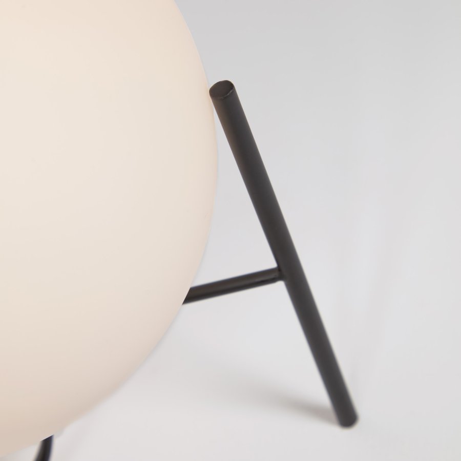 KAVE HOME Seina bordlampe, rund - hvid matteret glas og sort stl (15)