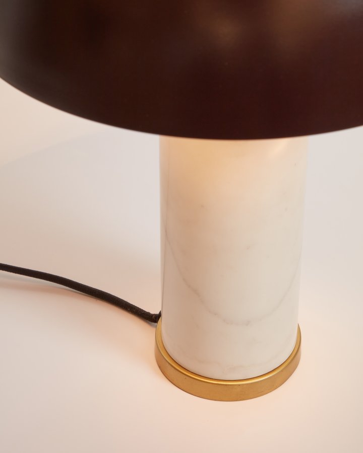 KAVE HOME Zorione bordlampe - hvid marmor og brun metal