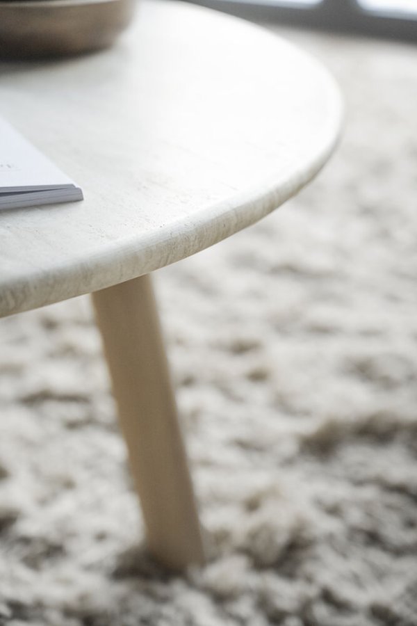 ROWICO Taransay sofabord, rund - beige travertin og hvidvasket eg (90)