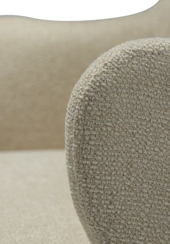 DANFORM Bae lnestol, m. armln - matteret mandel boucléstof m. glimmer og antik messing stl