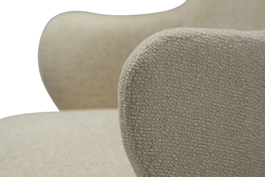 DANFORM Bae lnestol, m. armln - matteret mandel boucléstof m. glimmer og antik messing stl