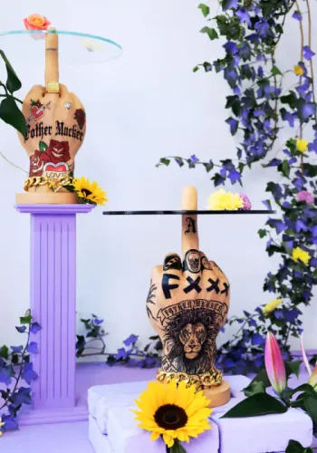 BOLD MONKEY Fother Mucker sidebord, rund - sort glas og guld/multifarvet lve harpiks (40)