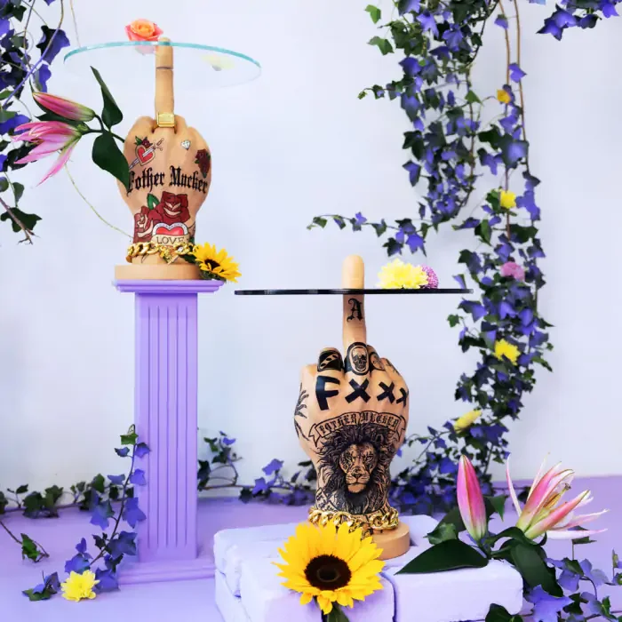 BOLD MONKEY Fother Mucker sidebord, rund - sort glas og guld/multifarvet lve harpiks (40)