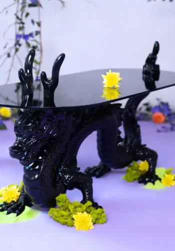 BOLD MONKEY Dragonized Bastard sofabord, oval - rgsort glas og sort harpiks/jern (100x45)
