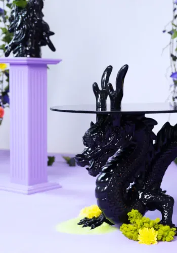 BOLD MONKEY Dragonized Bastard sofabord, oval - rgsort glas og sort harpiks/jern (100x45)