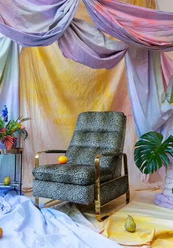 BOLD MONKEY Relax Like Chandler recliner hvilestol, m. armln og fodskammel - brun/multi panterprint