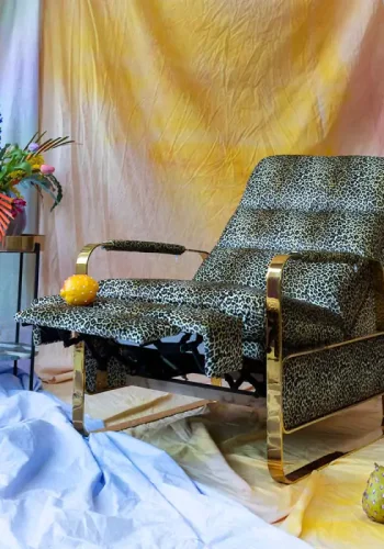 BOLD MONKEY Relax Like Chandler recliner hvilestol, m. armln og fodskammel - brun/multi panterprint