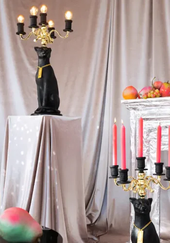 BOLD MONKEY Proudly Crowned Panther gulvlampe - guld galvanisering og sort harpiks