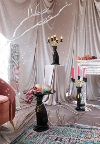 BOLD MONKEY Proudly Crowned Panther gulvlampe - guld galvanisering og sort harpiks