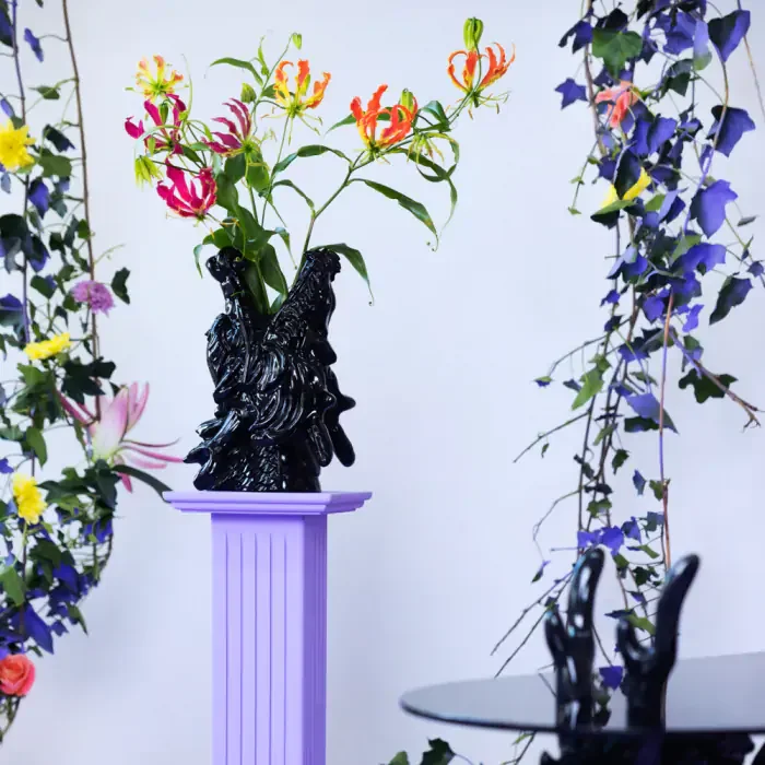 BOLD MONKEY Dragonized Bastard vase - sort harpiks