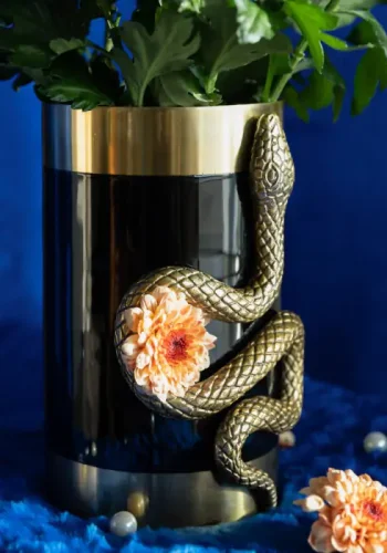 BOLD MONKEY Never Hurt A Snake vase M, rund - guld aluminium og sort emalje (H:26)