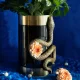 BOLD MONKEY Never Hurt A Snake vase M, rund - guld aluminium og sort emalje (H:26)
